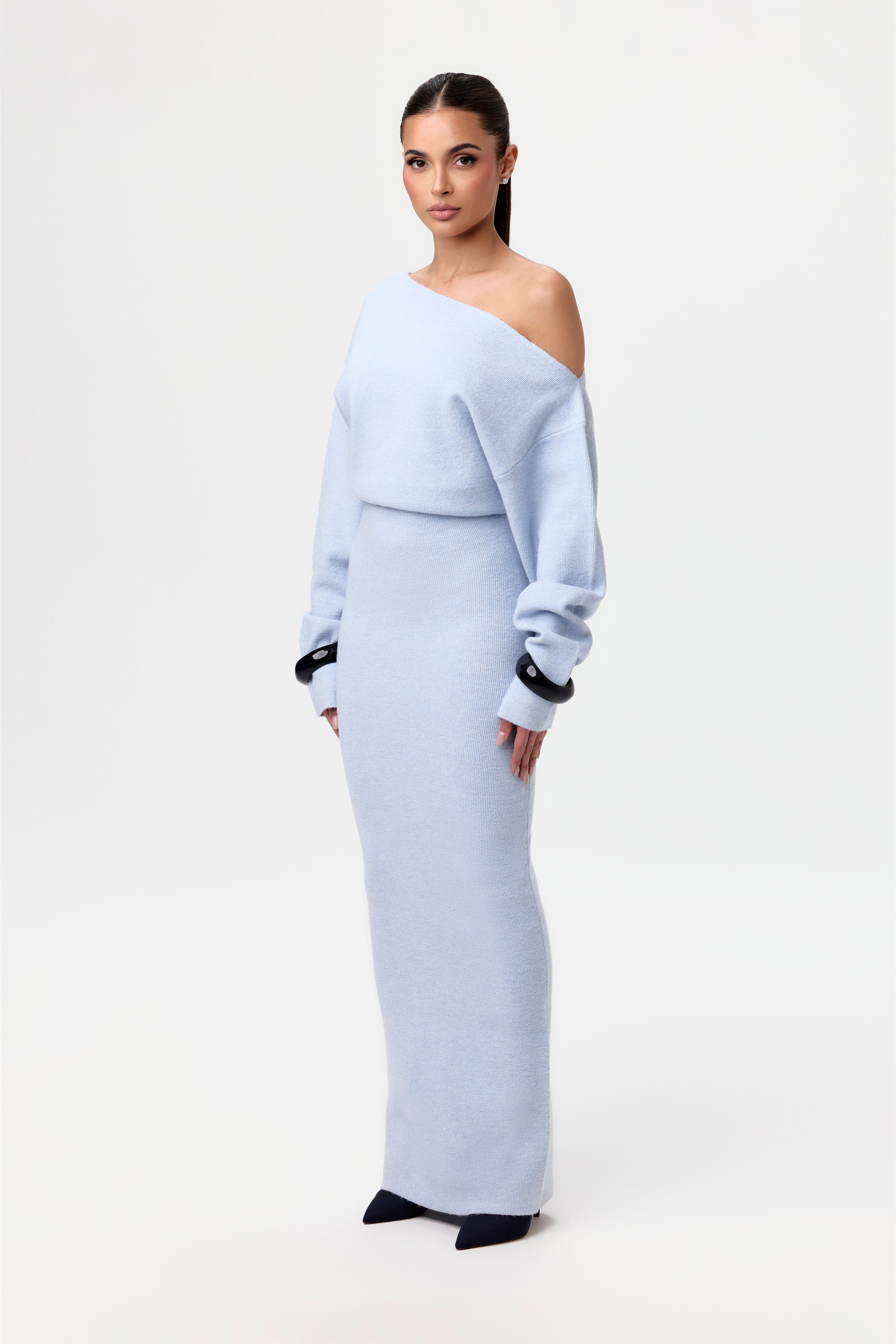 Aria – Off Shoulder Embrace