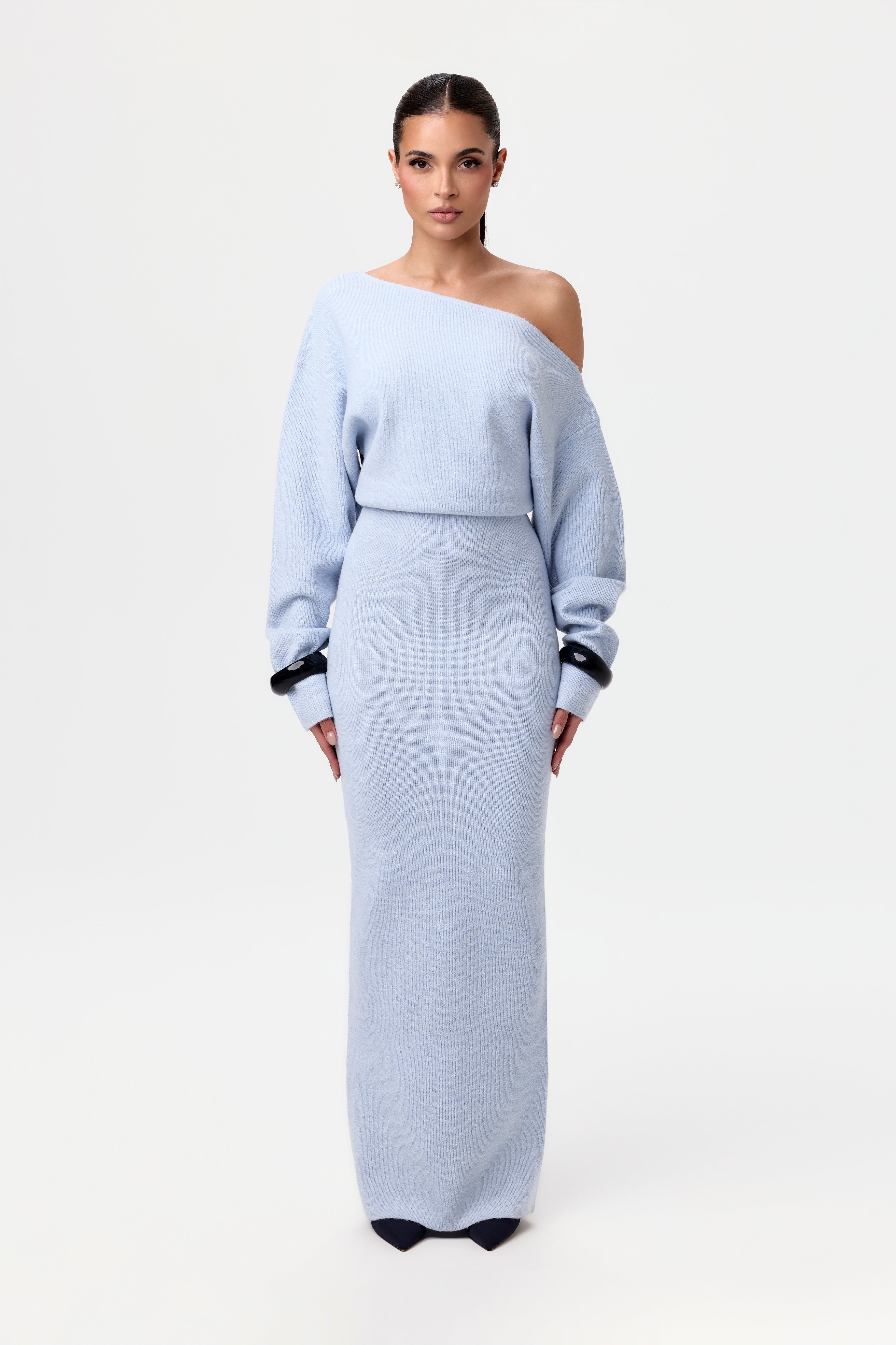 Aria – Off Shoulder Embrace