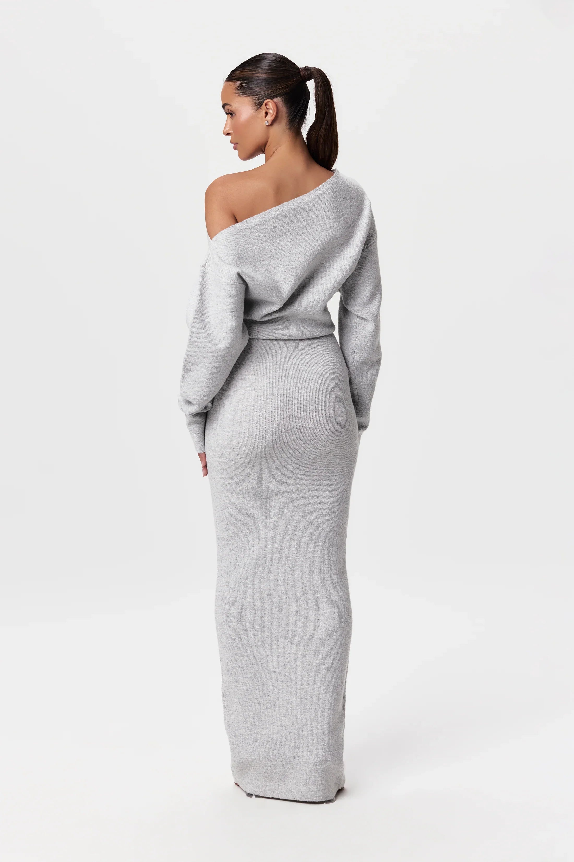 Aria – Off Shoulder Embrace