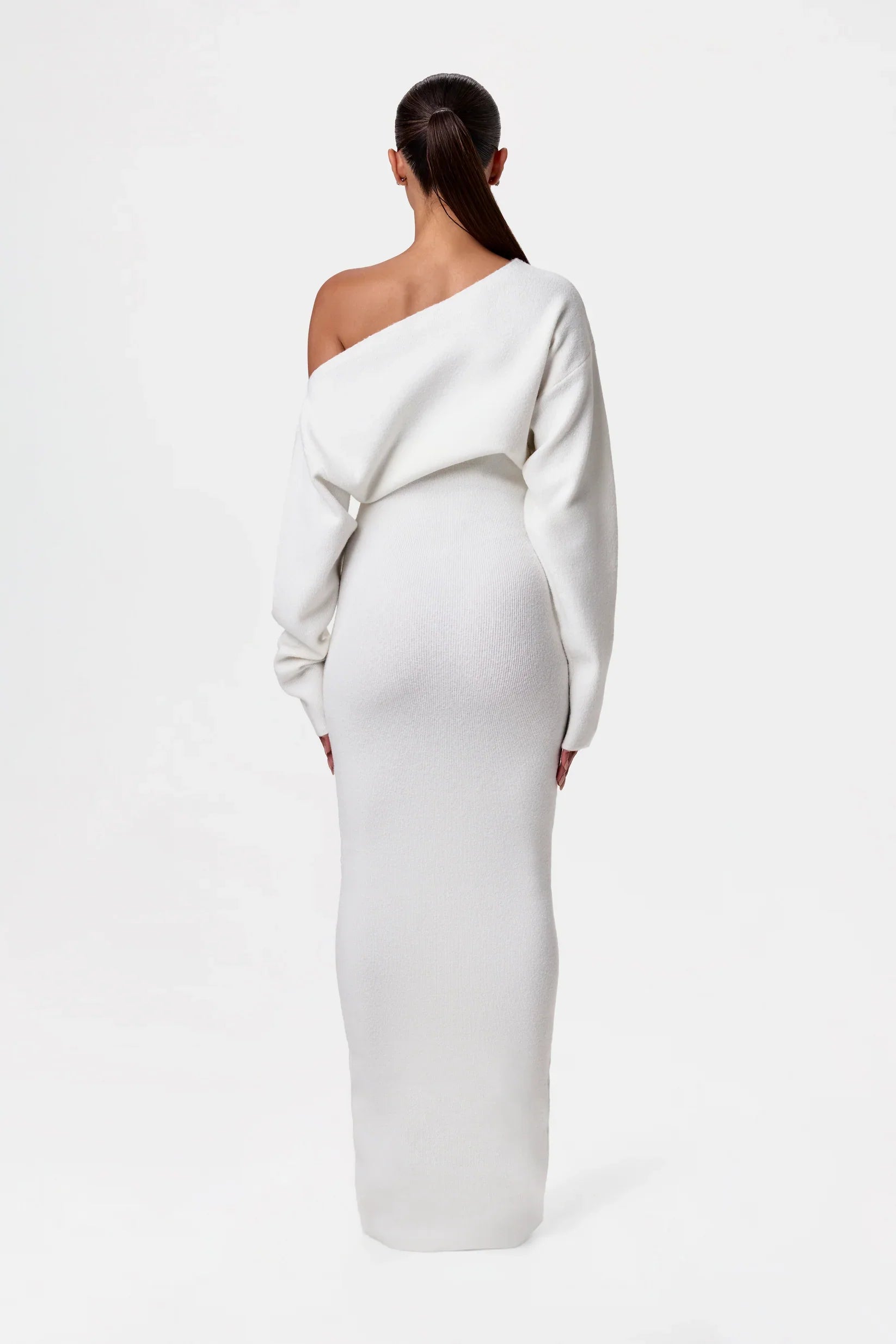Aria – Off Shoulder Embrace