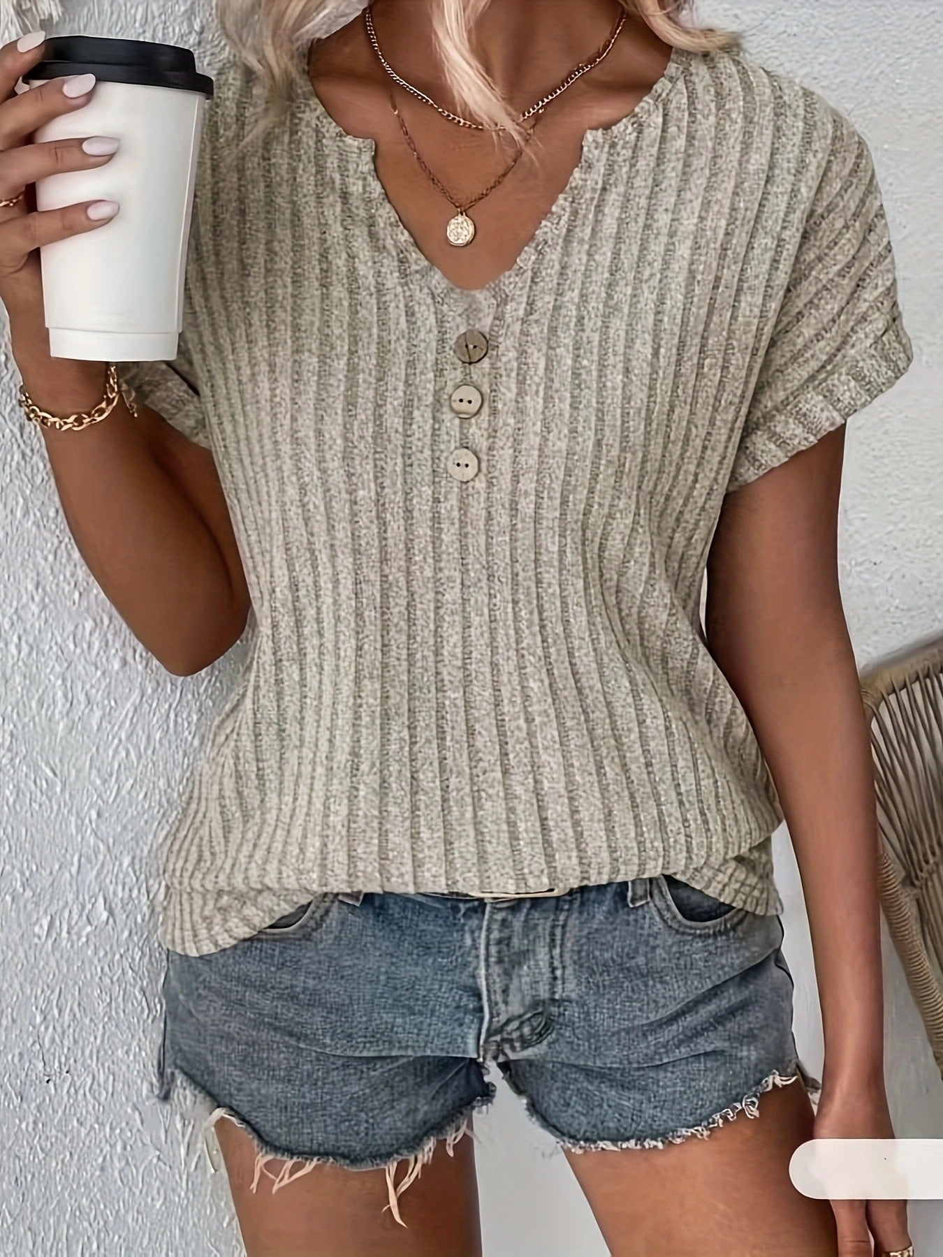 Mira – Casual Neckline Blouse
