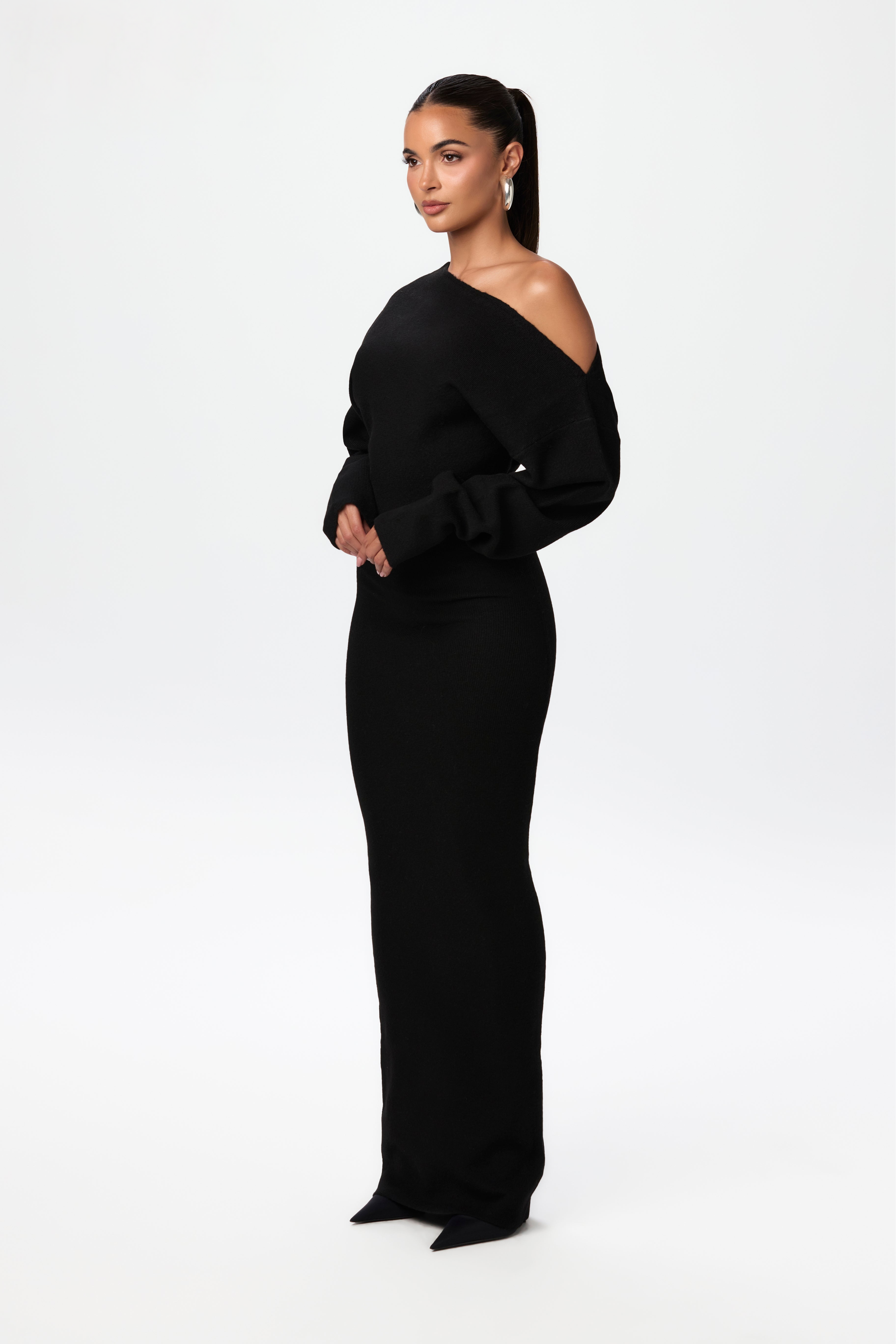 Aria – Off Shoulder Embrace