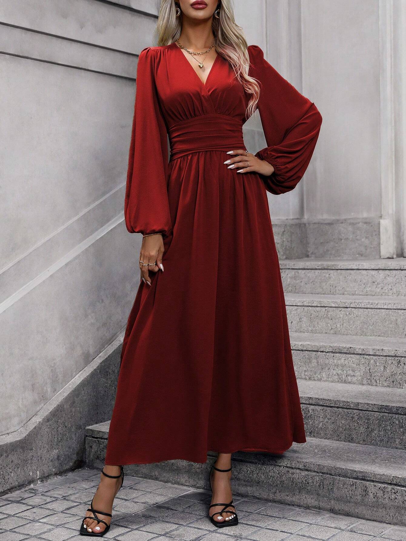 Vivienne - Chic High-Slit Gown